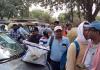 Kanpur: नौबस्ता गल्ला मंडी में मतदानकर्मियों ने सड़क जाम की, शटल सर्विस फेल, जिला निर्वाचन आयोग के खिलाफ की नारेबाजी