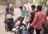 Kanpur News: मामूली कहासुनी के बाद युवक पर दूसरे ने जमकर बरसाए लात-घूसे...लोगों ने बीच-बचाव कर कराया शांत, देखें- VIDEO