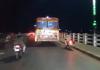 Unnao: मध्य रात्रि से भोर पहर तक धड़ल्ले से नवीन पुल से निकल रहे भारी वाहन, ओवरलोड वाहनों से कमजोर हो रहा पुल