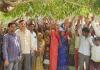 शाहजहांपुर: मतदाता पर्ची लेने से किया इनकार, प्रदर्शन कर की चुनाव बहिष्कार की घोषणा 