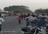 गोंडा: बाइक की ठोकर से सड़क पर गिरा युवक, डंफर ने रौंदा