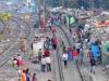 दिल्ली में रेलवे लाइन के किनारे की झुग्गियां फिलहाल नहीं हटेंगी