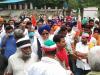 लखीमपुर खीरी: कृषि विधेयकों के विरोध में किसानों ने हाईवे जाम कर किया प्रदर्शन