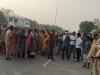 लखनऊ: युवक की मौत के बाद दो पक्षों में पथराव, पुलिस पर भी ग्रामीणों का हमला