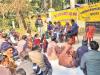 मुरादाबाद: एमडीए से निकाले गए कर्मचारियों की सुरक्षा गार्डों से नोकझोंक, हंगामा