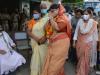 बरेली: भाजपा उम्मीदवार रश्मि पटेल ने छुए सपा नेताओं के पैर, राजनीतिक गरमाहट बढ़ी