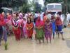 बाजपुर: क्षतिग्रस्त सड़क पर गुस्साए लोगों ने रोपा धान