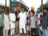 रामपुर: किसानों का बेमियादी धरना 55वें दिन भी जारी, धरना स्थल पर ही एक दूसरे के गले मिलकर दी ईद की मुबारकबाद