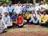 हरदोई: हाथों में बेड़िया डालकर पत्रकारों ने किया प्रदर्शन, जानें वजह