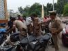 बरेली: स्टेशन मास्टर कार्यालय के बाहर चला जीआरपी का डंडा