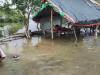 सीतापुर: बढ़ा सरयू नदी का जल स्तर, ग्रामीणों ने ली मचान पर शरण