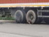 बरेली: झूल रही हाईटेंशन लाइन से छुआ ट्रक तो टायरों में लगी आग, क्लीनर घायल