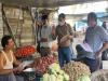 मुरादाबाद: सब्जी मंडी में दुकानदारों की टीम ने की टीबी स्क्रीनिंग