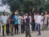 रामपुर: परिवहन मंत्री के आने की सूचना पर मुरादाबाद चौराहे पर पहुंचे किसान, किया हंगामा
