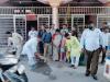 बरेली: पूर्व महापौर और कांग्रेस जिलाध्यक्ष ने वाल्मीकि मंदिर में लगाई झाडू