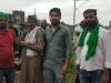 मुरादाबाद : हकीमपुर रेलवे स्टेशन पर किसानों का प्रदर्शन