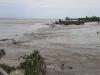 रामपुर: बाढ़ के पानी से कटा रवन्ना गांव का बांध
