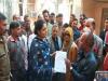 सीतापुर: सोशल मीडिया में पूर्व मंत्री के खिलाफ अभद्र टिप्पणी, समर्थकों ने सौंपा ज्ञापन