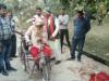 हरदोई: असहाय वृद्ध को खंड शिक्षा अधिकारी ने भेंट की ट्राई साइकिल