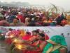 गोरखपुर: छठ व्रती महिलाओं ने राप्ती नदी के घाटों पर उगते सूर्य को दिया अर्घ्य