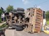 हल्द्वानी: सरकारी चावल से लदा ट्रक हादसे का शिकार, चालक की मौत