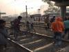 मुरादाबाद : क्रॉसिंग पार करते समय ट्रैक में फंसा ग्रामीण का पैर, ट्रेन से कटकर मौत