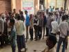 रायबरेली: डीएपी को लेकर किसानों की जमा हुई भीड़, जमकर किया हंगामा
