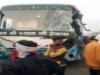 बाराबंकी: खड़े ट्रक से टकराई डबल डेकर बस, यात्रियों ने हाईवे पर किया हंगामा