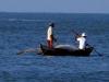 गुजरात: समुद्र में तेज़ हवा और तूफ़ानी लहरों के चलते 12-15 नौकायें पलटीं, कई मछुआरे लापता