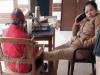 संभल थाने में युवक से पैर दबवा रहीं महिला दरोगा की फोटो वायरल, दी सफाई