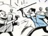 हरदोई: कपड़ा व्यवसायी को युवक ने बीच सड़क पर दौड़ा-दौड़ाकर पीटा, कैमरे में कैद हुई गुंडई
