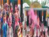 हरदोई: छाने लगा होली का रंग, स्कूलों में छुट्टियां होते ही बच्चों ने उड़ाया अबीर गुलाल