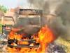 रामपुर : हाईटेंशन करंट की चपेट में आकर मजदूर झुलसा, पिकअप में लगी आग