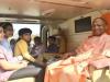 गोरखपुर: सीएम योगी संग हेलीकॉप्टर में बैठकर गदगद हुए बच्चे, बच्चों ने मुख्यमंत्री को भेंट किया गुलाब का फूल