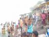 रायबरेली: गंगा तटों पर लगी भीड़, मंदिरों में हो रही भगवान राम की पूजा