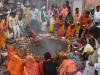 अयोध्या: चैत्र नवरात्रि की अष्टमी पर मंदिरों में हवन-पूजन के लिए उमड़ी भक्तों की भीड़
