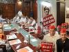 UP विधानसभा बजट सत्र: सपा विधायकों ने काटा हंगामा, मंगलवार 11 बजे तक स्थगित हुई कार्यवाही