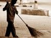 हरदोई: सैकड़ों की संख्या में सफाई कर्मी प्रशासनिक अधिकारियों के निजी चपरासी बनकर कर रहे काम