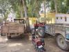 हरदोई: खनन विभाग के अधिकारी ने  मिट्टी से भरी ट्रैक्टर-ट्राली को पकड़कर किया सीज