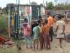 बाराबंकी: मौरंग से भरा ट्रक पलटा, मजदूर घायल