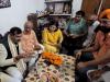 बरेली: गन्ना मंत्री ने घर पहुंचकर वीरेंद्र अटल को सम्मानित किया