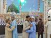 बरेली: हर्षोल्लास के साथ मनाई जा रही ईद, गले मिलकर एक दूसरे को दे रहे मुबारकबाद