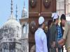 Gyanvapi Masjid Case: जुमे की नमाज अदा करने के लिए उमड़ी भारी भीड़, बंद करना पड़ा गेट