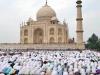 Eid Ul Fitr 2022: दो साल बाद ताजमहल में हुई ईद की नमाज, सभी ने गले मिलकर एक-दूसरे को दी बधाइयां
