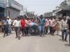 रामपुर: संविदा कर्मी की करंट लगने से मौत पर भड़के परिजन, लगाया जाम