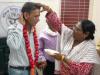 अलीगढ़: मुस्लिम शिक्षिका ने हिन्दू शिक्षा अधिकारी को लगाया तिलक, मचा बवाल