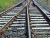 बरेली: ट्रेन के आगे कूदा पर पटरियों के बीच गिरने से बच गई जान