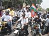 मुरादाबाद: यातायात नियमों को ताक पर रखकर भाजपाइयों ने निकाली बाइक रैली