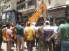 फतेहपुर: बिंदकी में अतिक्रमण पर चला बुलडोजर, 13 दुकानदारों से वसूला गया जुर्माना