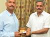 गोरखपुर: कुलपति ने लेफ्टिनेंट जनरल डीपी पांडेय को स्मृति चिन्ह और शॉल ओढ़ाकर किया सम्मानित